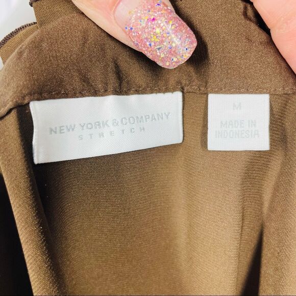 10/$25🦋 NY&Co Brown Satin Ruffle Halter Top - Size Medium - Picture 10 of 13